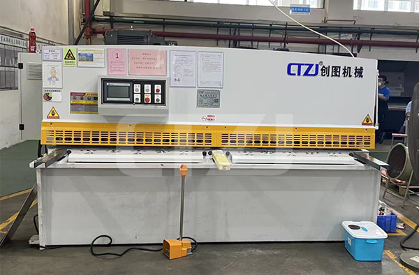 QC12Y-6X2500液壓擺式剪板機